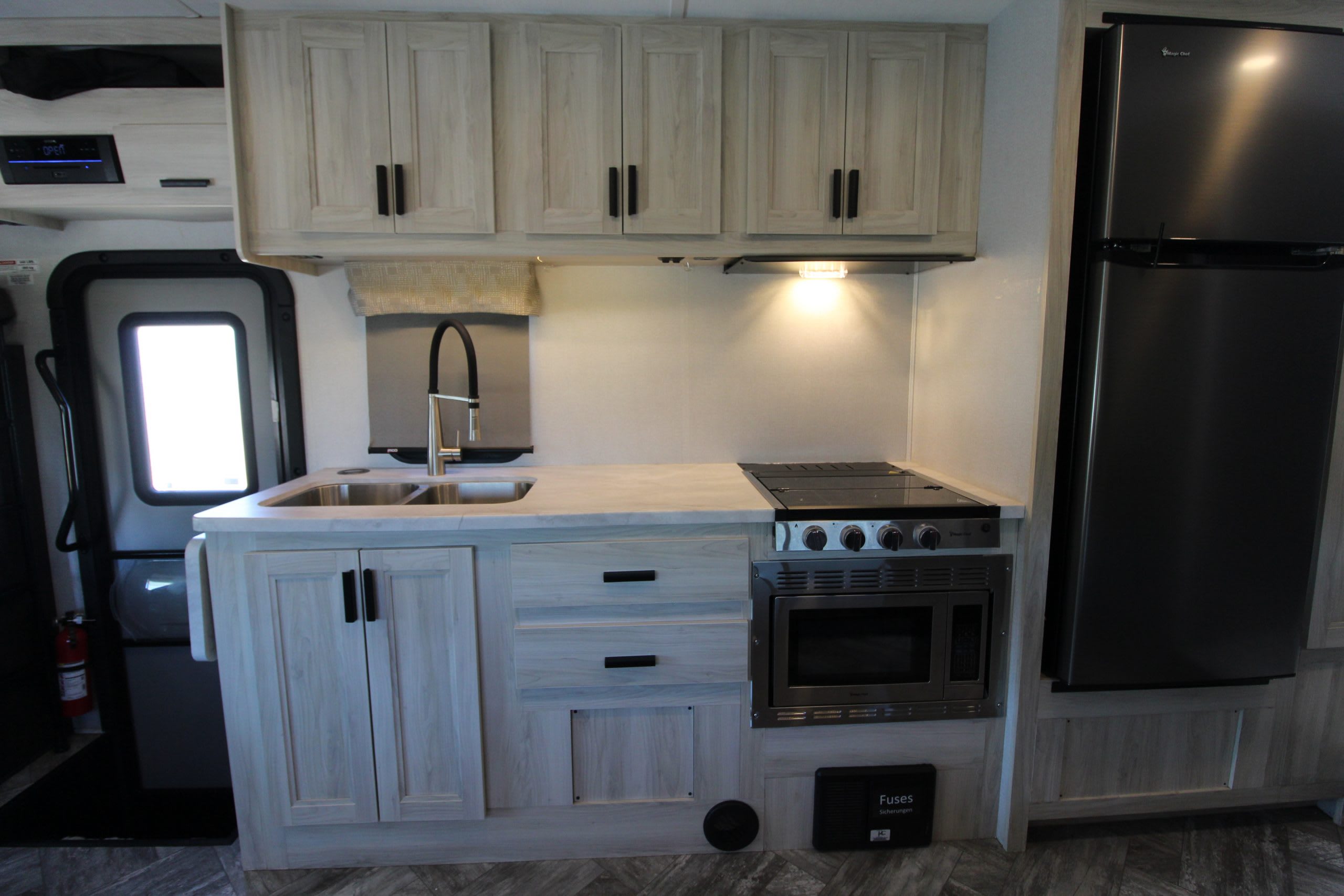 3-3248 31ft. Sunseeker “2022”