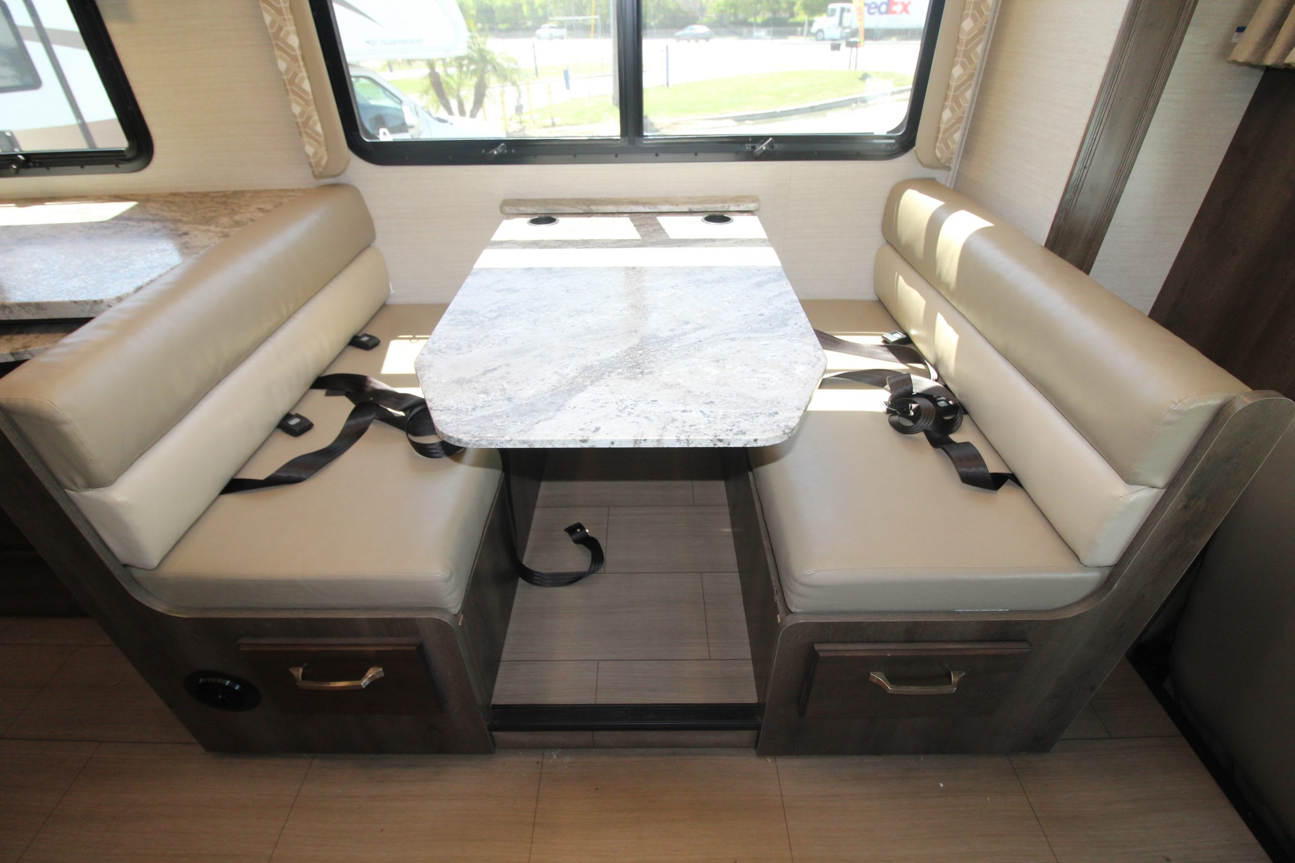 7-3226 31ft. Greyhawk