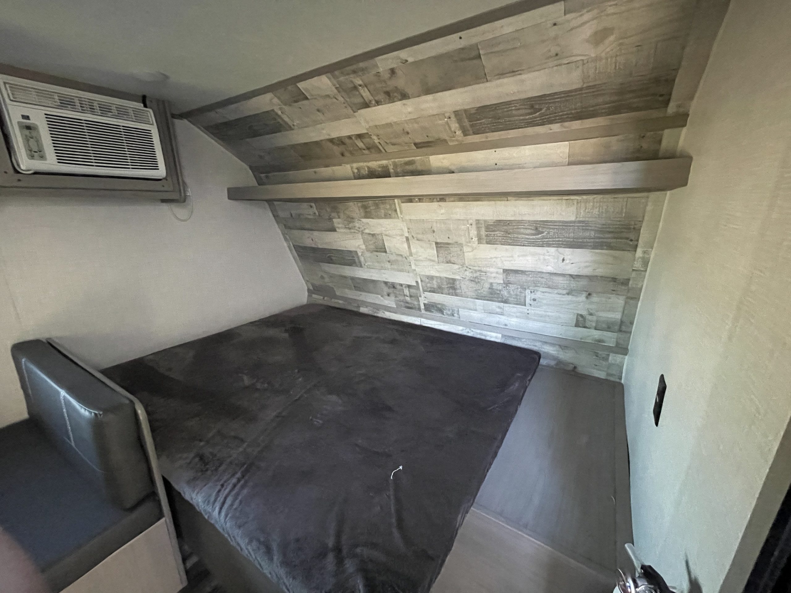 3-3250 22ft. Coleman “2022”