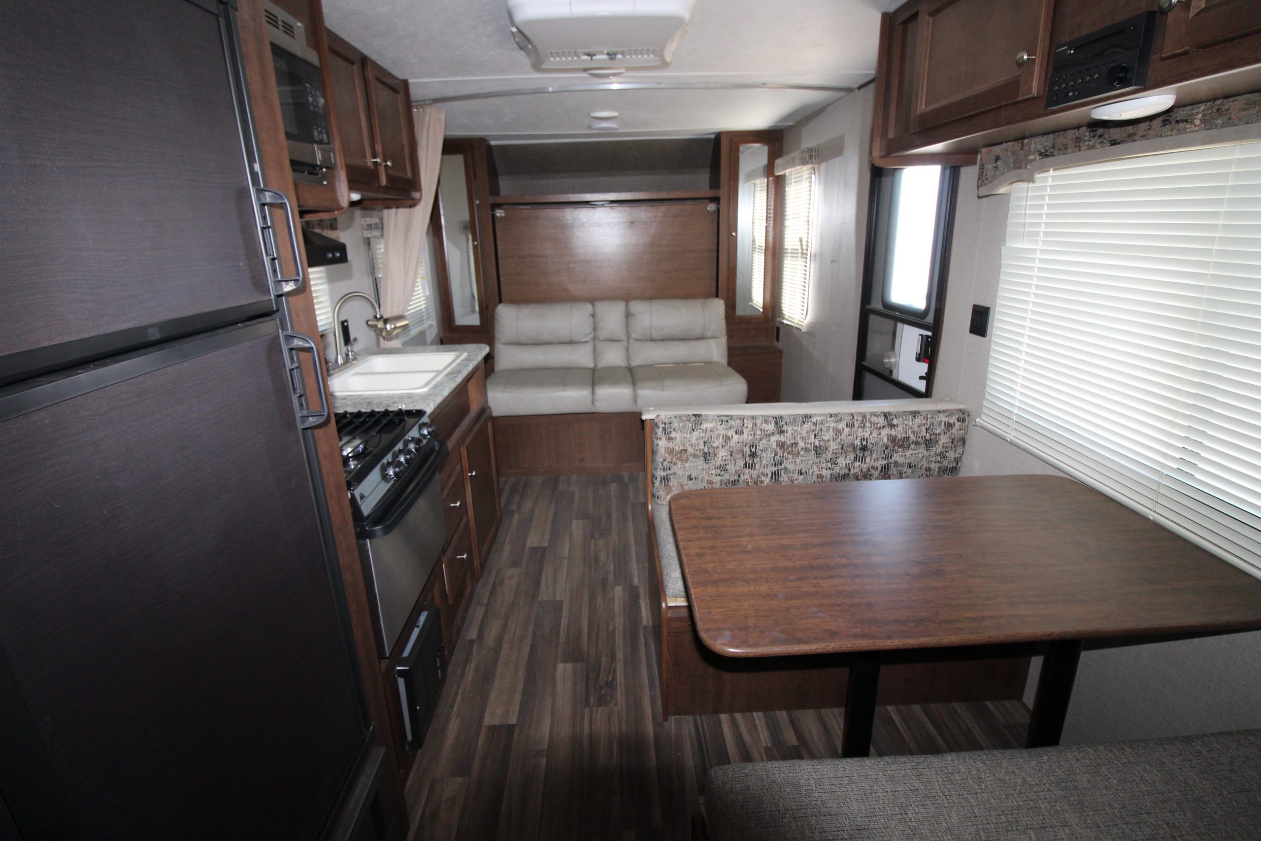 1-3193 21ft. Hideout