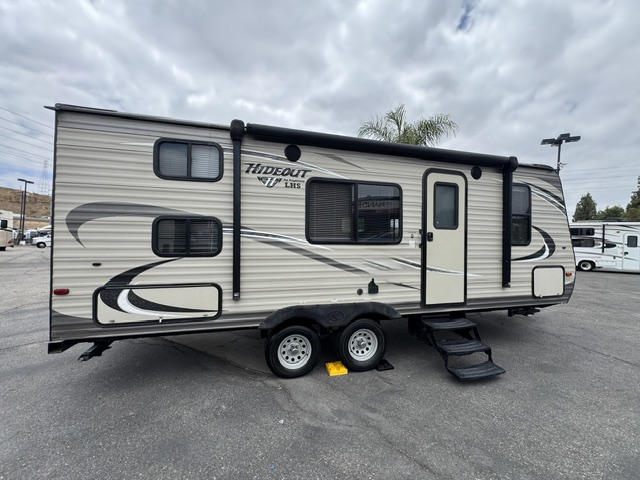 21ft. Hideout exterior