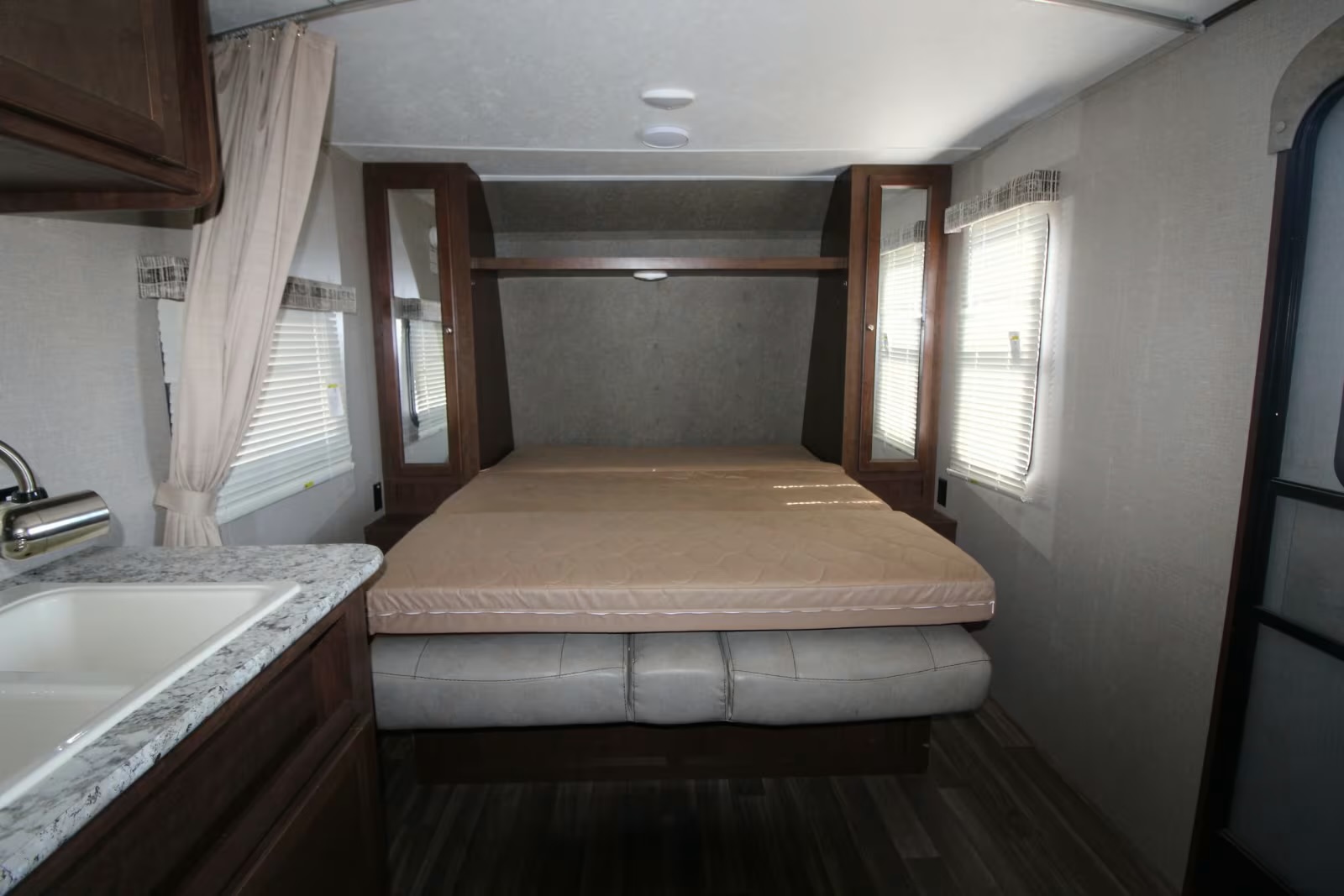 Hideout bed