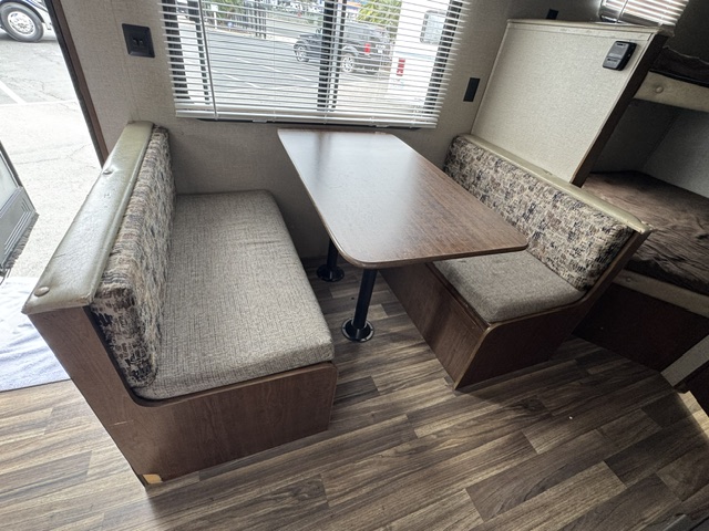 Hideout dinette