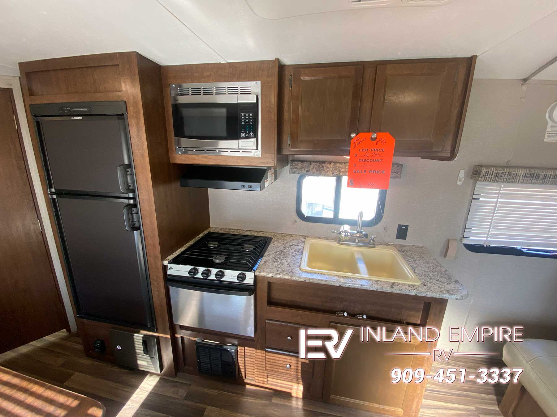 Kitchen of the 2018 Keystone Hideout 21LHSWE Travel Trailer RV