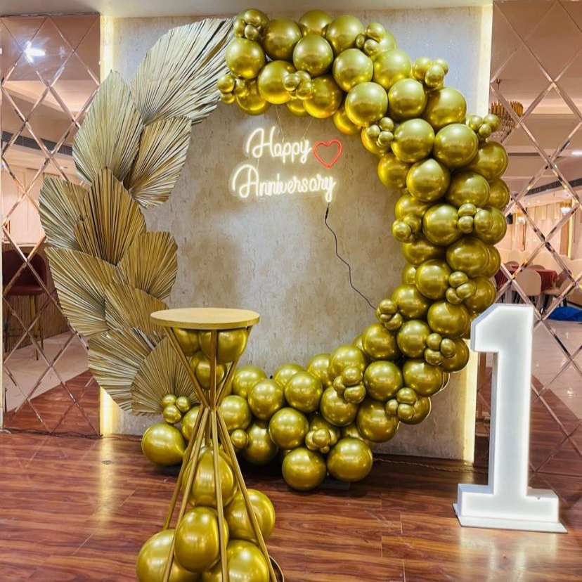 Anniversary decoration for ring setup 