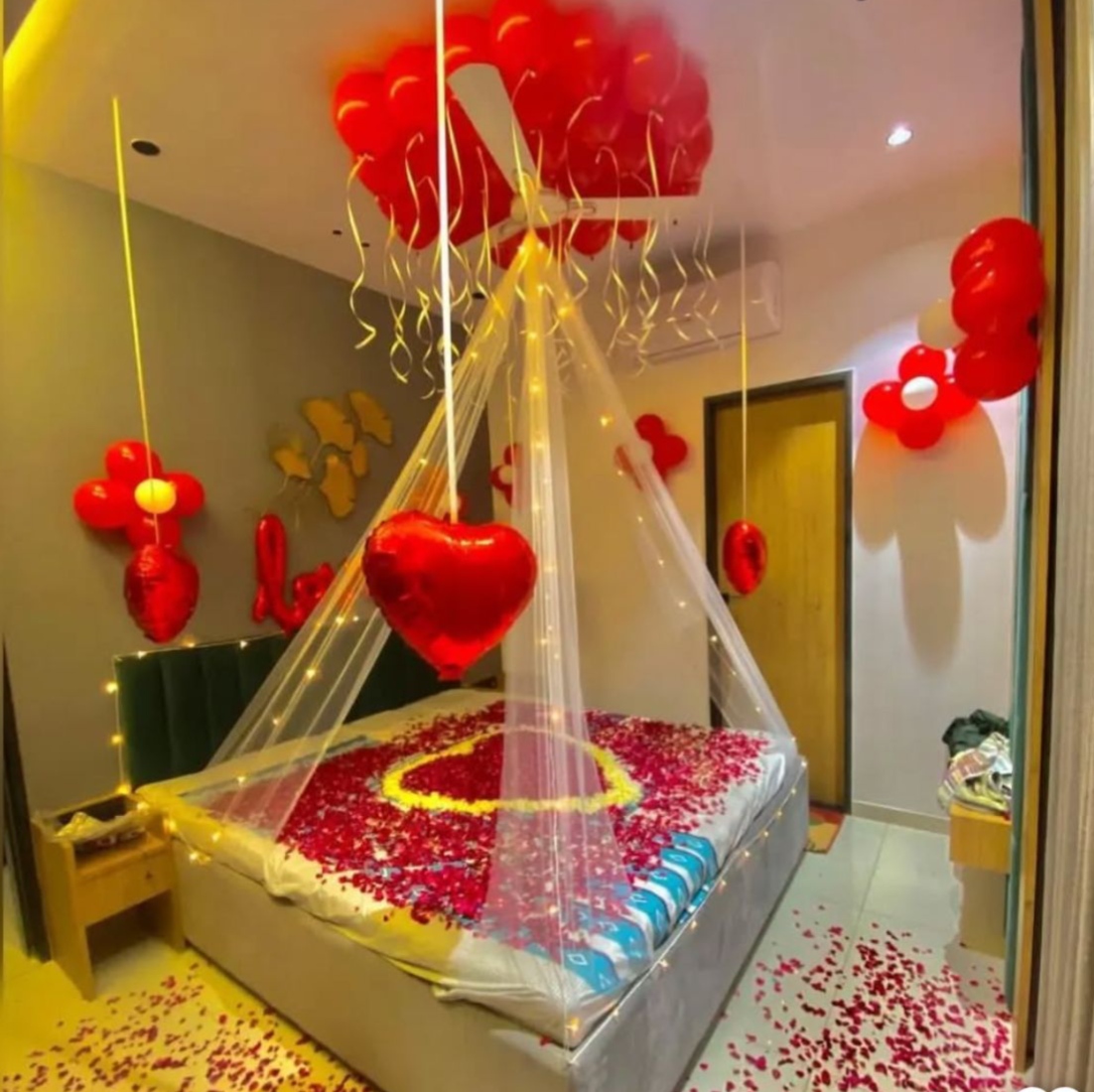 Just married room decoration 