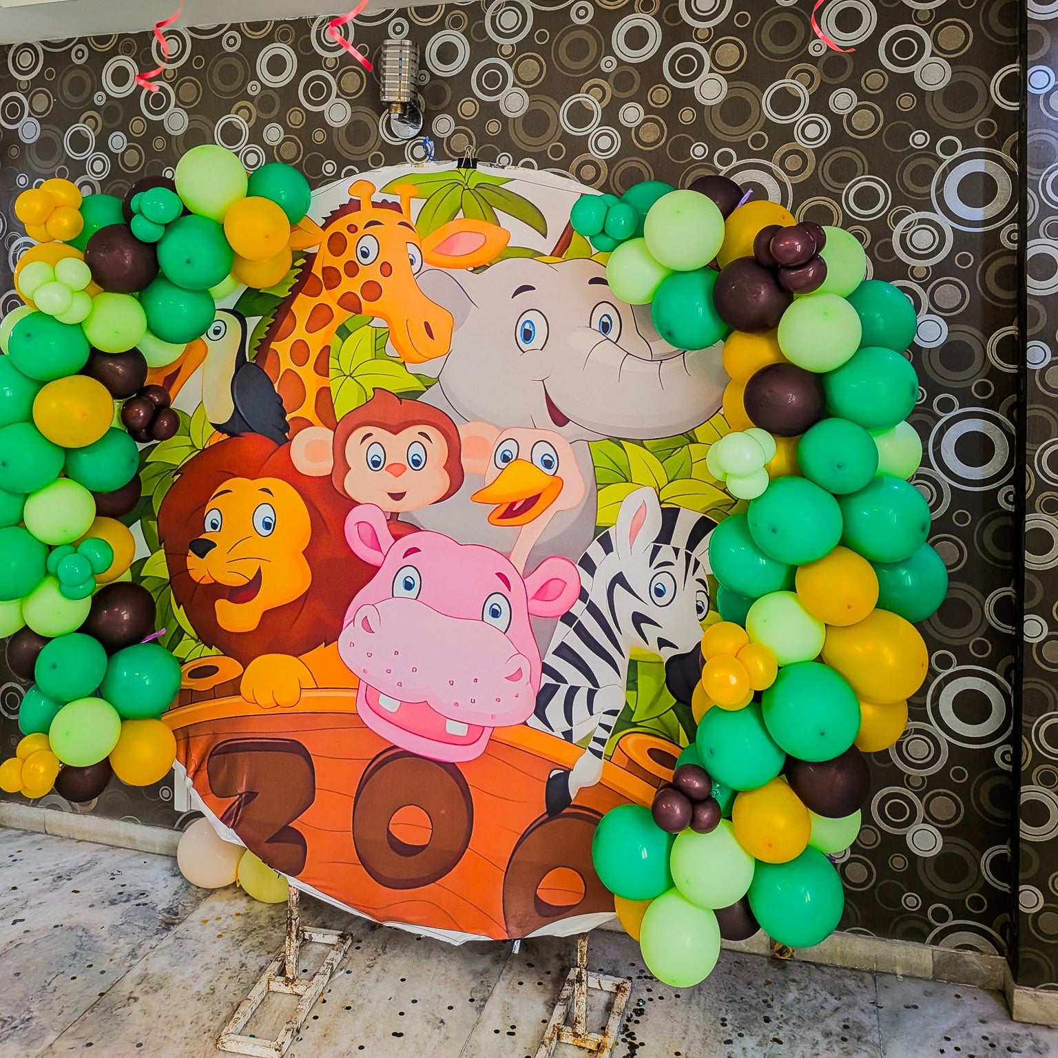 Ring setup for jungle theme decoration 