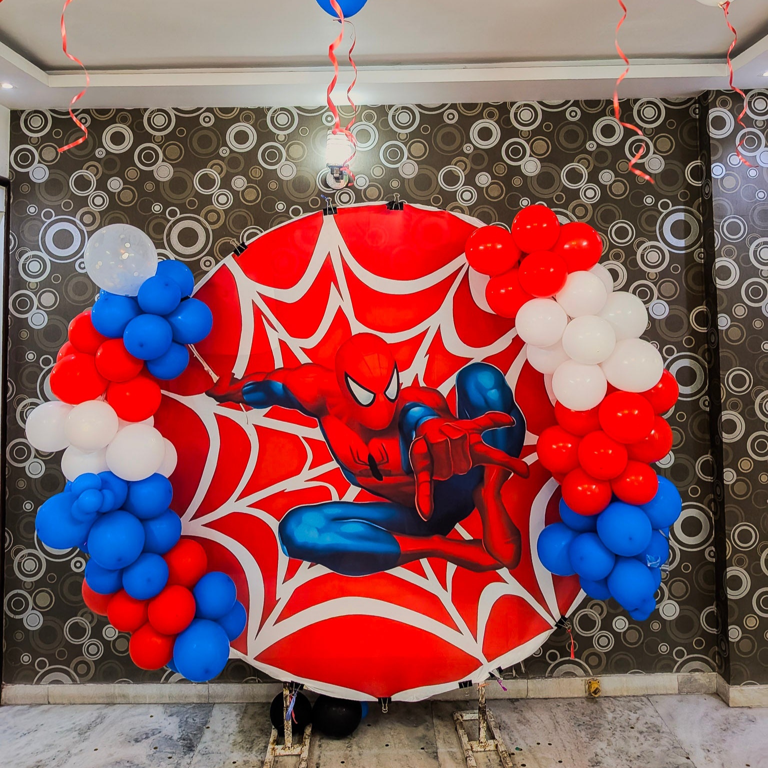 Ring setup Spiderman theme decoration for kids birthday party 