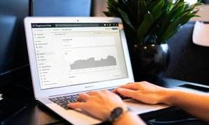 Automatisk link-reparation revolutionerer SEO: Sådan redder du dit website fra skjult trafik-tab!