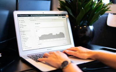 Automatisk link-reparation revolutionerer SEO: Sådan redder du dit website fra skjult trafik-tab!