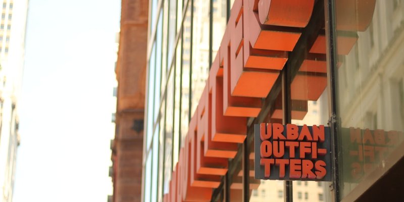 Urban Outfitters viser vejen: Sådan vinder brands Gen Z med ægthed og fællesskab