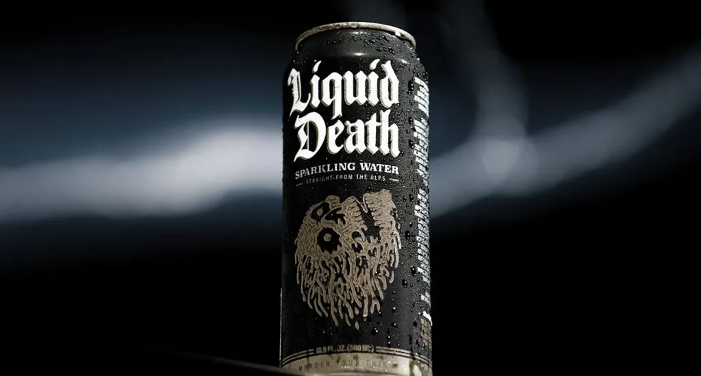 Liquid Death sprænger reklamegrænserne: Sådan kan danske brands lære at blive et kulturelt fænomen