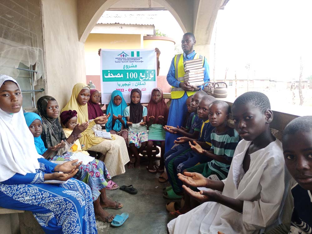 Distributing Quran To Students - 2022