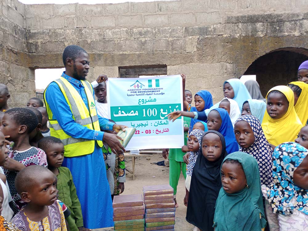 Distributing Quran To Students - 2022