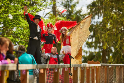 Animace prostoru a vítání hostů - photo 6