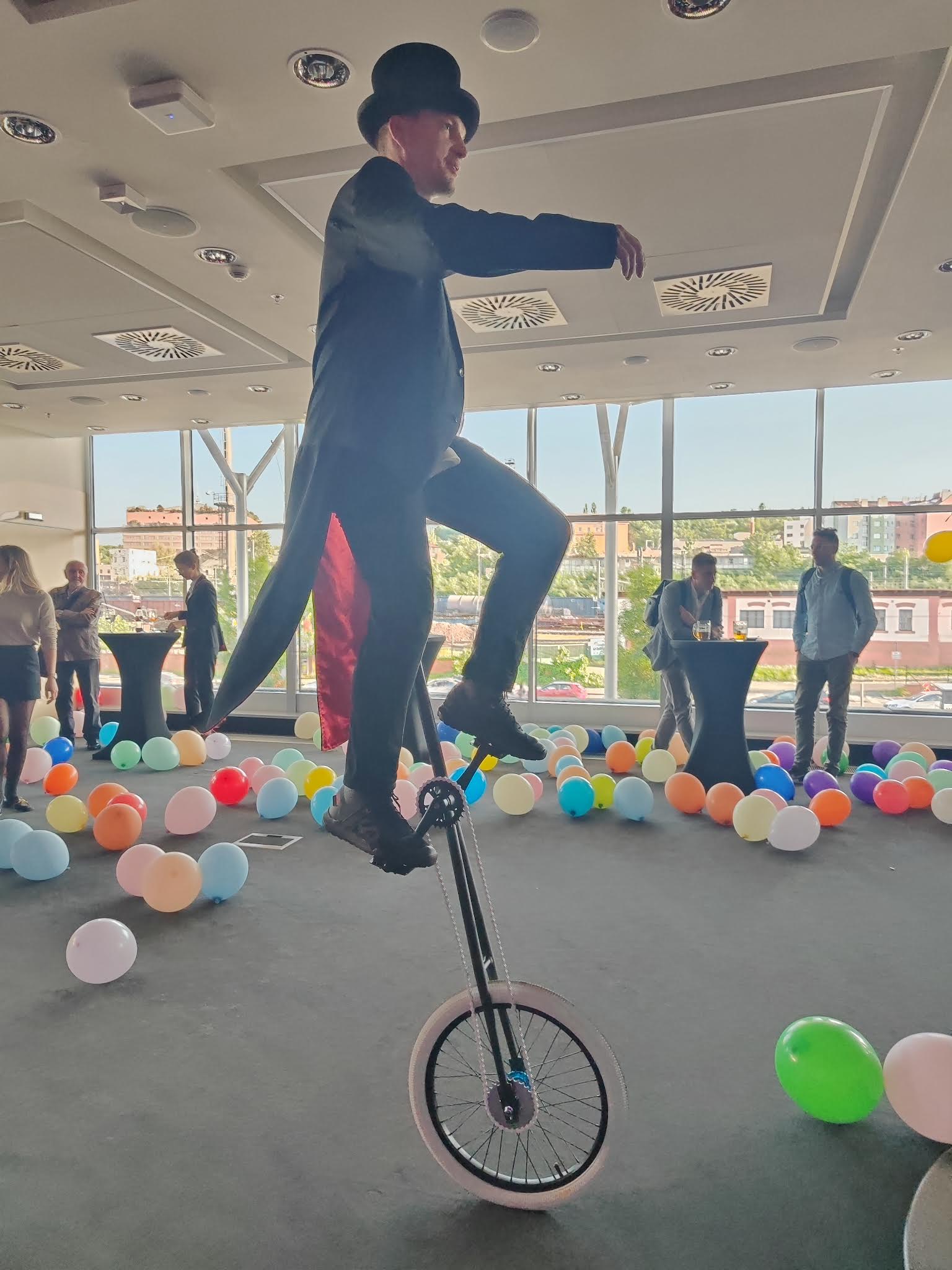 Show na vysoke jednokolce - foto 3