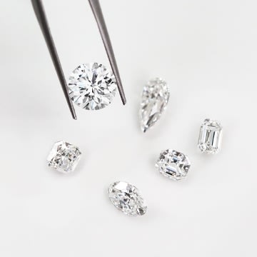 Loose Robbins Brothers Select diamonds in assorted shapes and sizes