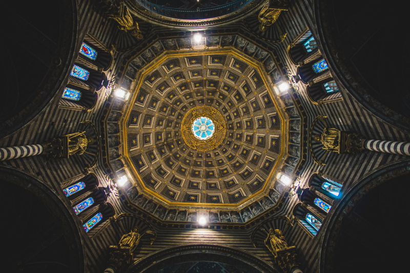 Looking straight up the Duomo