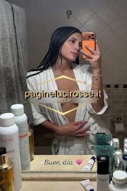 Bella trans, escort a Napoli - napoli bellisima🇧🇷🇧🇷🇧🇷 femenile con una banana dura🍆molto piena...