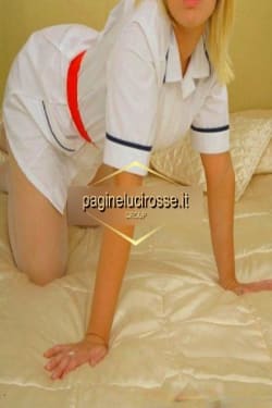 MASSAGGIATRICE , escort a Torino - massaggiatrice italiana 45enne, elegante e di bella presenza,...