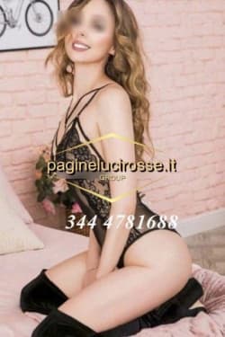 🌶 sono intrigante 💕 sensuale 💕 dolce 💕solare e con un sorriso che conquista ! 💕sguardo ammaliante e incredibile curve , morbide e carnose che sapranno farti toccare il piacere piu estremo !💋molto educ