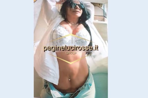 Lara, escort in evidenza a Bergamo - Condizionatore e vasca idromassaggio, se non rispondo ai...