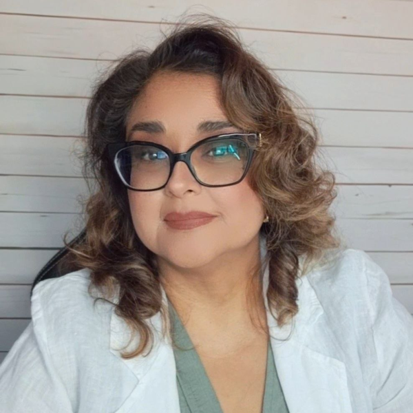 Laura Cadena