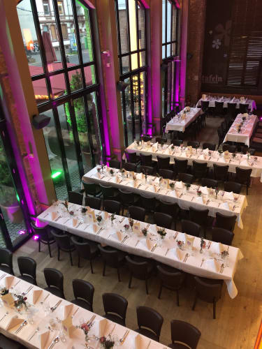 Restaurant Lounge mit Glasfront