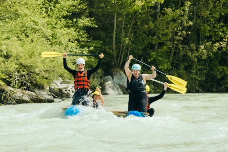 Floßbau auf der Isar