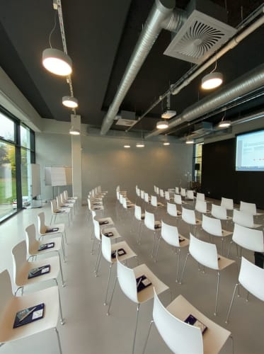 Stilvoller Dinner- und Tagungsraum