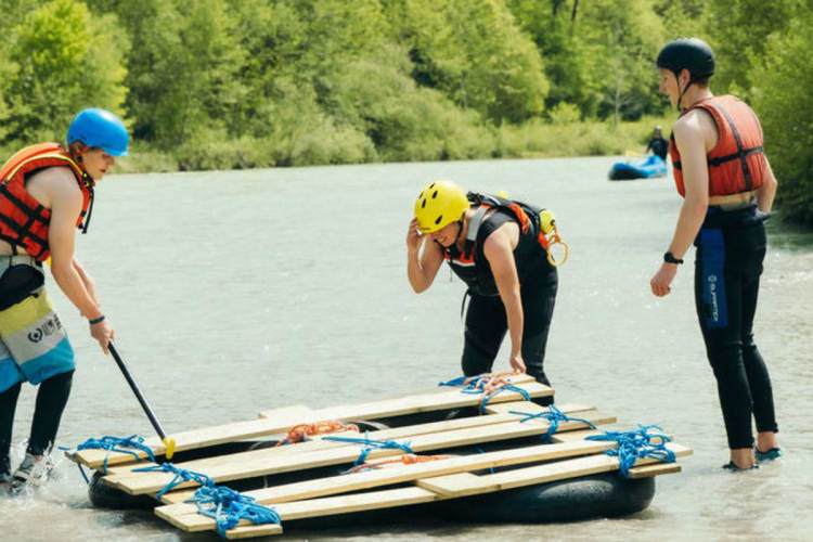 Floßbau auf der Loisach