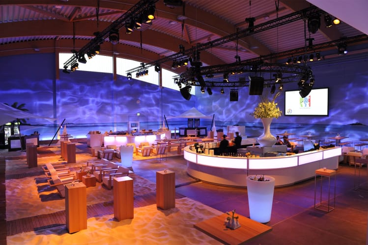 Strandhalle mit Lagune 