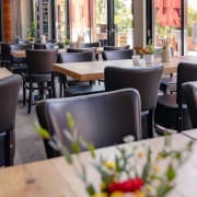 Restaurant Lounge mit Glasfront thumb