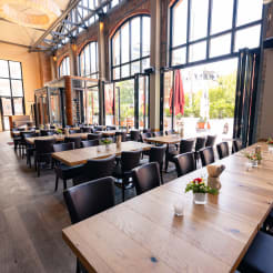 Restaurant Lounge mit Glasfront thumb