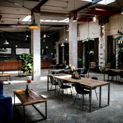 Loftartige Barlocation mit Terrasse thumb