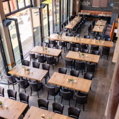 Restaurant Lounge mit Glasfront thumb