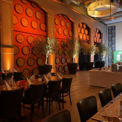 Eventsaal mit Bühne thumb