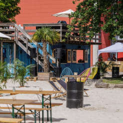 Beachfläche mit Pool  thumb