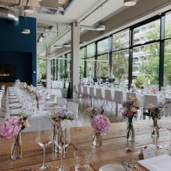 Stilvoller Dinner- und Tagungsraum thumb