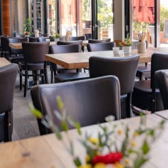 Restaurant Lounge mit Glasfront thumb