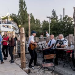 Open-Air Location am Schiff thumb