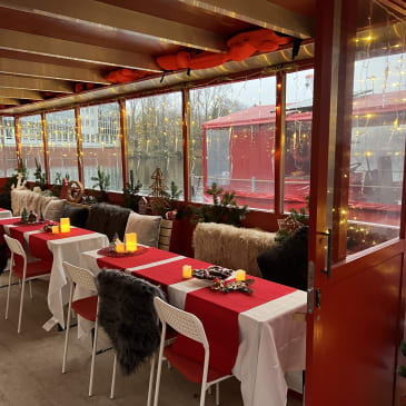 Weihnachtliche Floßfahrt