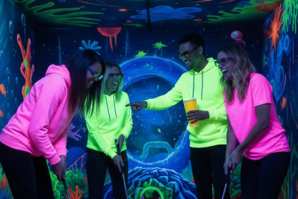 Schwarzlicht Minigolf in Asperg