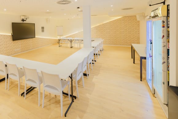 Eventlocation Minimalistischer Workshopraum