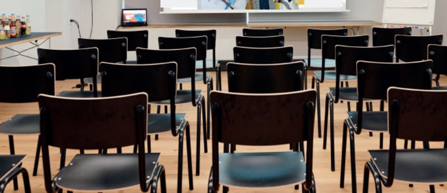 Eventlocation Tagungsraum mit Kletterhalle