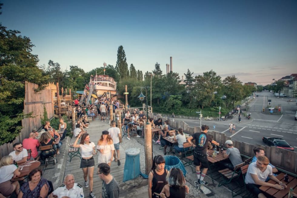 Open-Air Location am Schiff