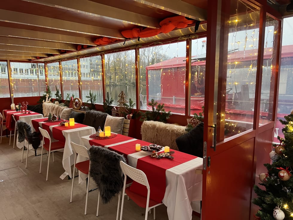 Weihnachtliche Floßfahrt