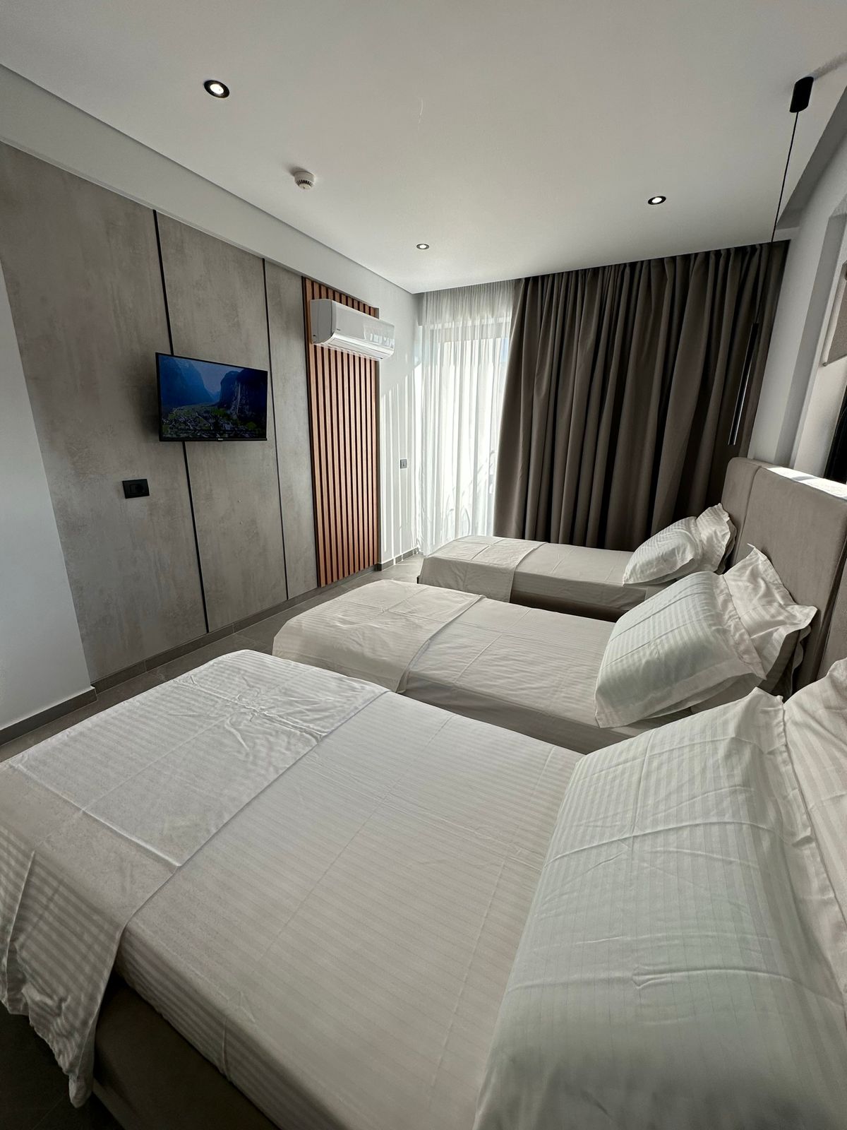 Deluxe Triple Room with Sea View (Three Single Beds)