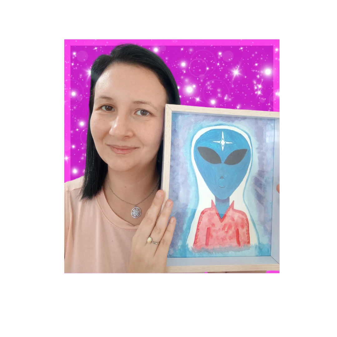 Jazmín Agate mostrando un dibujo y presentando la Sanación