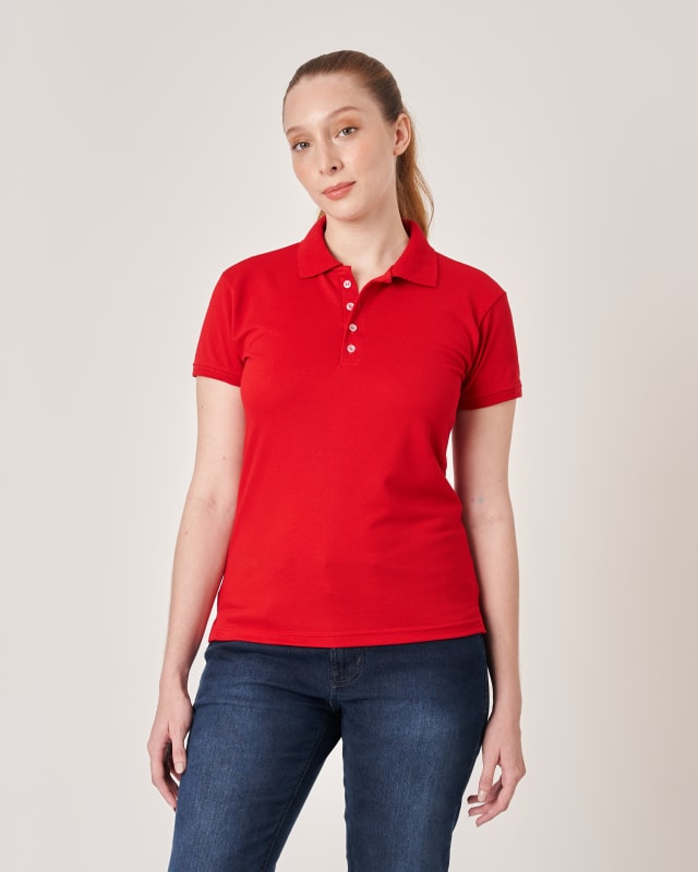 Pessoa usando camiseta Dimona Polo
